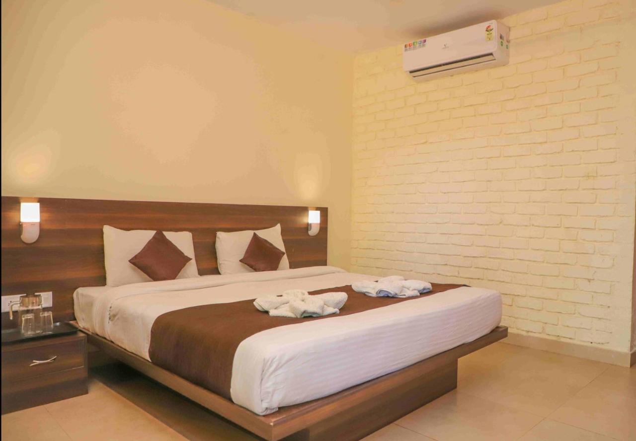 Hotel On The Rocks Mahābaleshwar Esterno foto