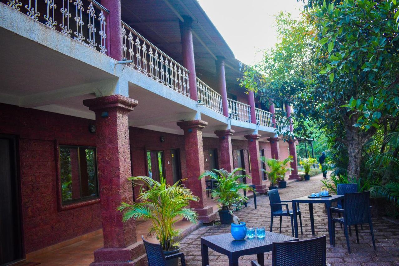 Hotel On The Rocks Mahābaleshwar Esterno foto