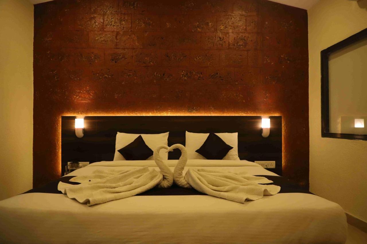 Hotel On The Rocks Mahābaleshwar Esterno foto